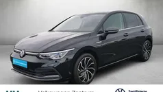 Deep black perleffekt Gebraucht 2022 VW Golf VIII Style Limousine | 22.950 € (Superpreis)