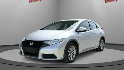 Gebraucht Honda Civic Comfort 99 PS (72 kW) 2015 Alabaster silver m. (metallic) Limousine