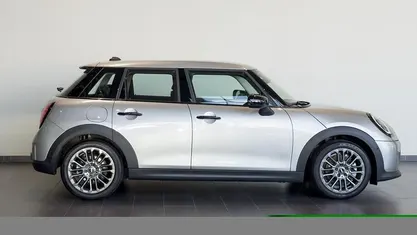 Gebraucht Mini Cooper Classic 114 kW (156 PS) 2025 Silber Kleinwagen