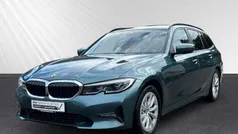 Blau Gebraucht 2021 BMW 330e Sport Line Kombi | 29.490 € (Fairer Preis)