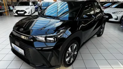 Neu Toyota Aygo X Active 116 PS (85 kW) 2026 Schwarz SUV
