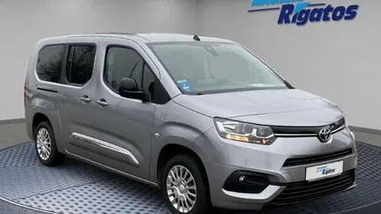 Silber Gebraucht 2023 Toyota Proace Verso City Kombi | 20.980 € (Fairer Preis)