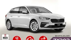 Silber (brillantsilber metallic) Neu 2025 Skoda Scala Kleinwagen | 23.188 € (Superpreis)