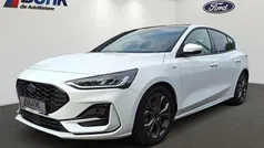 Frozen white (pn3gz Gebraucht 2024 Ford Focus ST-Line Limousine | 25.990 € (Fairer Preis)