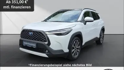 Gebraucht Toyota Corolla Cross Team 197 PS (144 kW) 2023 Pure) white ii (weiss SUV
