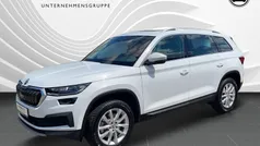Weiß (moonweiß perleffekt) Gebraucht 2022 Skoda Kodiaq Style SUV | 43.480 € (Fairer Preis)