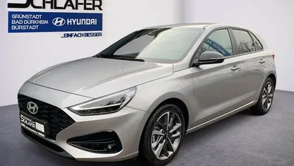 Shimmering silver / met Gebraucht 2025 Hyundai i30 Advantage Limousine | 19.880 € (Fairer Preis)