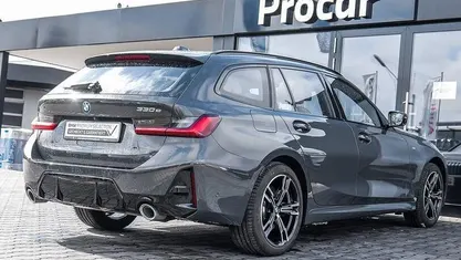 Gebraucht BMW 330e M Sport 292 PS (214 kW) 2024 Grau Kombi