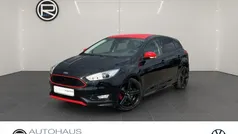 Schwarz Gebraucht 2015 Ford Focus Sport Limousine | 10.480 € (Fairer Preis)