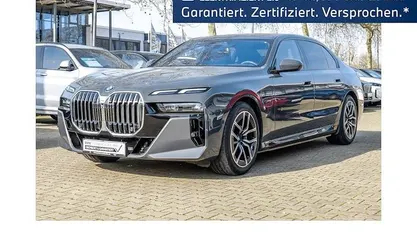 Gebraucht BMW 750e M Sport 489 PS (359 kW) 2024 Grau Limousine