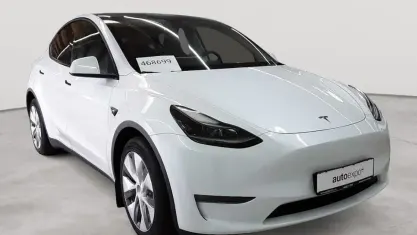 Gebraucht Tesla Model Y 378 kW (514 PS) 2023 Pearl white multicoat SUV