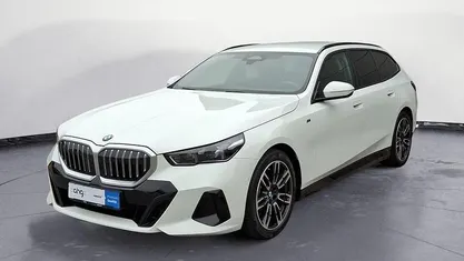 Weiß Gebraucht 2024 BMW 520 M Sport Kombi | 46.990 € (Fairer Preis)