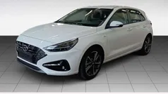 Weiß Gebraucht 2023 Hyundai i30 Trend Limousine | 22.340 € (Fairer Preis)