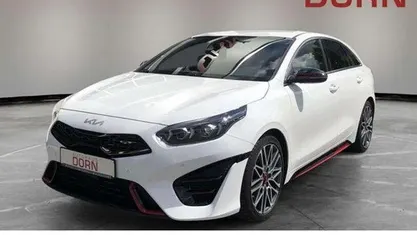 Weiß Gebraucht 2022 Kia ProCeed Kleinwagen | 28.700 € (Etwas zu teuer)