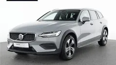 Grau Gebraucht 2023 Volvo V60 CC Plus Kombi | 38.990 € (Fairer Preis)