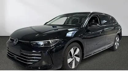 Grenadillschwarz Gebraucht 2025 VW Passat Elegance Kombi | 36.880 € (Superpreis)