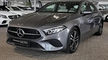 Gebraucht Mercedes A180 136 PS (100 kW) 2024 Metalliclack mountaingrau Limousine