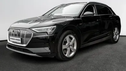 Gebraucht Audi e-tron Advanced Plus 230 kW (313 PS) 2022 Schwarz / brillantschwarz SUV
