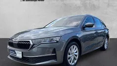 Graphitegrau metallic Gebraucht 2024 Skoda Octavia Selection Kombi | 29.290 € (Fairer Preis)
