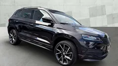 Schwarz (schwarzmagic perleffekt) met. Gebraucht 2021 Skoda Karoq SportLine SUV | 26.970 € (Fairer Preis)