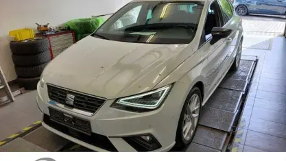 Gebraucht Seat Ibiza FR 110 PS (80 kW) 2023 Nevada weiß metallic (metallic) Kleinwagen