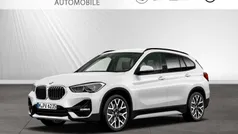 Mineralweiss metallic Gebraucht 2022 BMW X1 Sport Line SUV | 29.998 € (Fairer Preis)