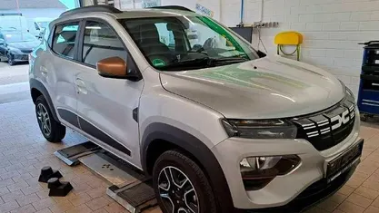 Silber Gebraucht 2023 Dacia Spring Extreme Kleinwagen | 12.998 € (Fairer Preis)