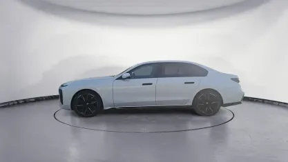 Neu BMW 740 M Sport 299 PS (219 kW) 2026 Weiß Limousine