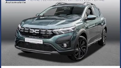 Zedergrün (grün) Gebraucht 2025 Dacia Sandero Expression Kleinwagen | 19.988 € (Fairer Preis)