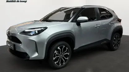 Gebraucht Toyota Yaris Cross 131 PS (96 kW) 2026 Shimmering silver SUV