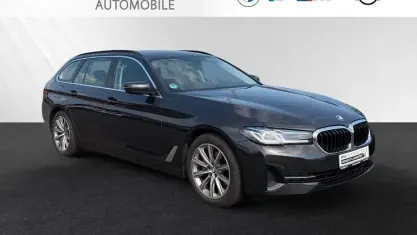 Gebraucht BMW 520 190 PS (139 kW) 2022 Sophistograu brillanteffekt metallic Kombi