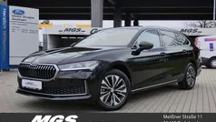 Ebony schwarz metallic Gebraucht 2024 Skoda Superb Selection Kombi | 37.950 € (Guter Preis)