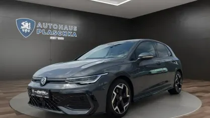 Gebraucht VW Golf VIII R-line 150 PS (110 kW) 2025 Delfingrau Limousine