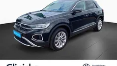 Deep black perleffekt Gebraucht 2024 VW T-Roc Style SUV | 29.433 € (Fairer Preis)