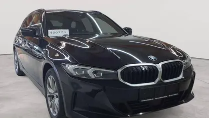 Gebraucht BMW 318 Sport Line 150 PS (110 kW) 2024 Saphirschwarz metallic Kombi