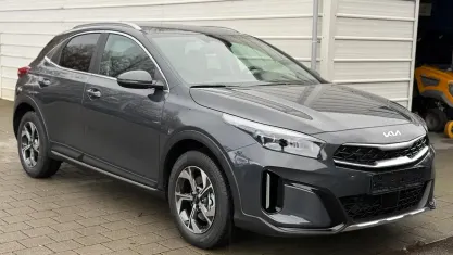 Neu Kia XCeed 150 PS (110 kW) 2025 Pentametal metallic SUV