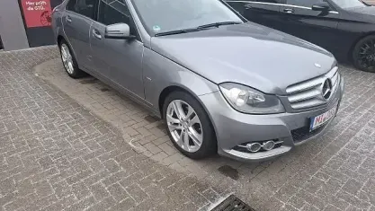 Käytetty Mercedes C200 184 HP (135 kW) 2011 Hopea Sedan