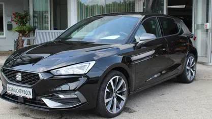 Schwarz ("midnight" schwarz metallic) grau (alcantara) Gebraucht 2021 Seat Leon FR Limousine | 24.490 € (Teuer)