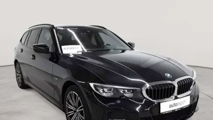 Gebraucht BMW 320 M Sport 163 PS (119 kW) 2022 Saphirschwarz metallic Kombi