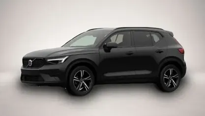 Neu Volvo XC40 Plus 163 PS (119 kW) 2026 Schwarz SUV