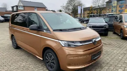Braun Gebraucht 2025 VW Multivan Style Van | 55.280 € (Fairer Preis)