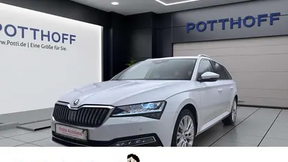 Weiss Gebraucht 2023 Skoda Superb Style Kombi | 32.777 € (Fairer Preis)