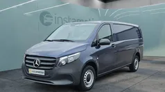 Blau Gebraucht 2024 Mercedes Vito Van / Kleinbus | 36.588 € (Fairer Preis)