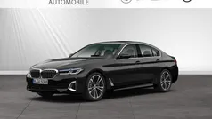Black sapphire metallic Gebraucht 2021 BMW 540 Limousine | 41.690 € (Guter Preis)