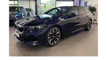 Second-hand BMW 550e M Sport 313 CP (230 kW) 2025 Albastru Break