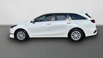 Deluxeweiß metallic Neu 2025 Kia Ceed Sportswagon Vision Kombi | 25.290 € (Fairer Preis)