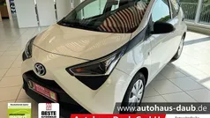Weiss Gebraucht 2020 Toyota Aygo Kleinwagen | 9.670 € (Etwas zu teuer)