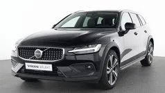 Schwarz Gebraucht 2024 Volvo V60 CC Plus Kombi | 44.990 € (Fairer Preis)