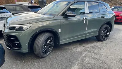 Neu VW Tiguan Style 265 PS (194 kW) 2026 Cipressino grün metallic SUV