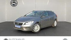 Grau Gebraucht 2017 Volvo V40 CC Plus Kombi | 15.980 € (Fairer Preis)